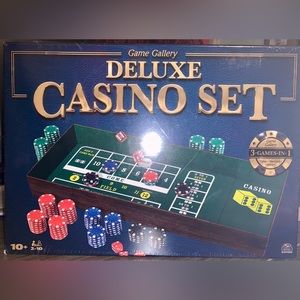 BRAND NEW Deluxe Casino Set